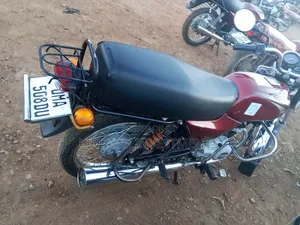 Bajaj Boxer 100 2025 Red
