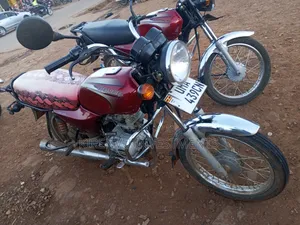Bajaj Boxer 100 2022 Red