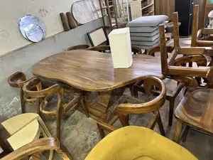 Modern Mugavu Dining Set