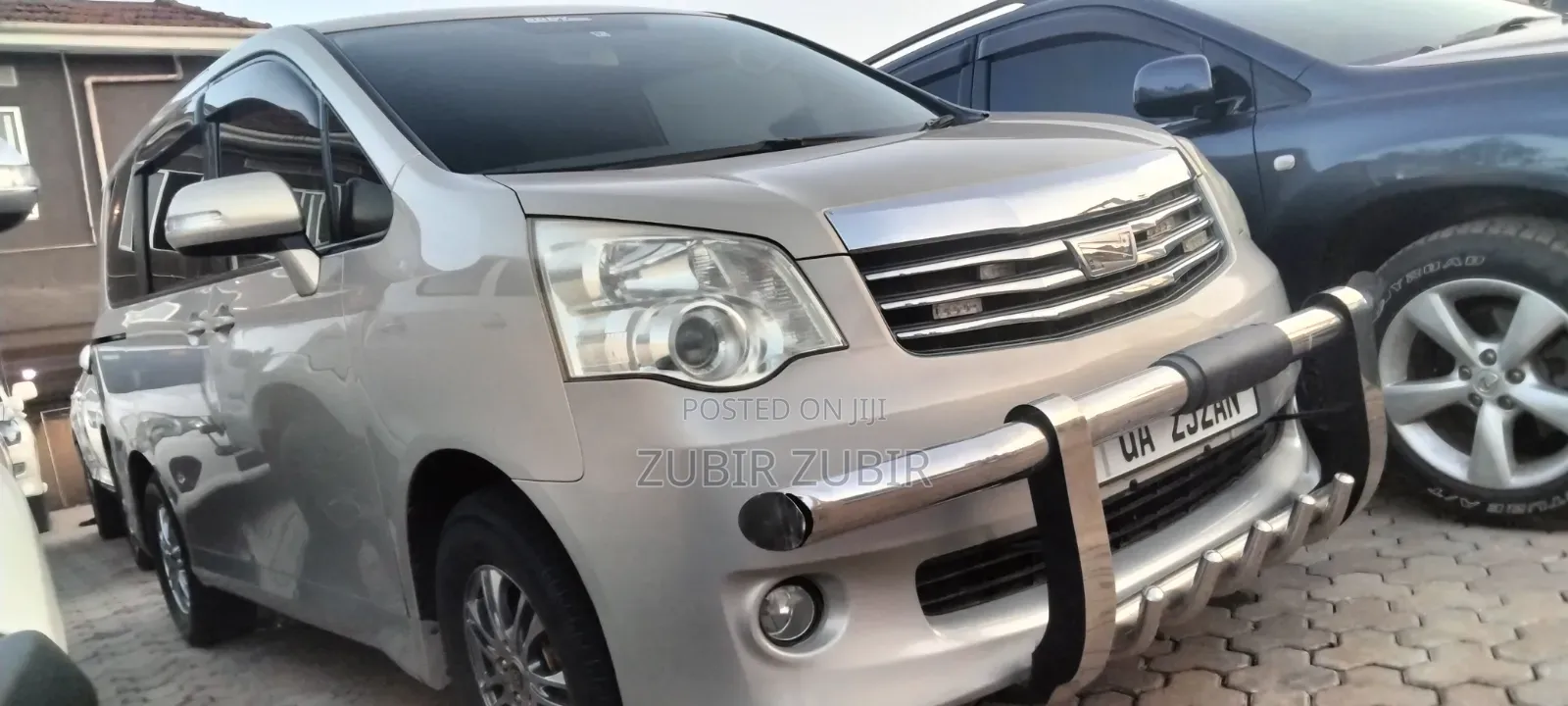 Toyota Noah 2011 Silver