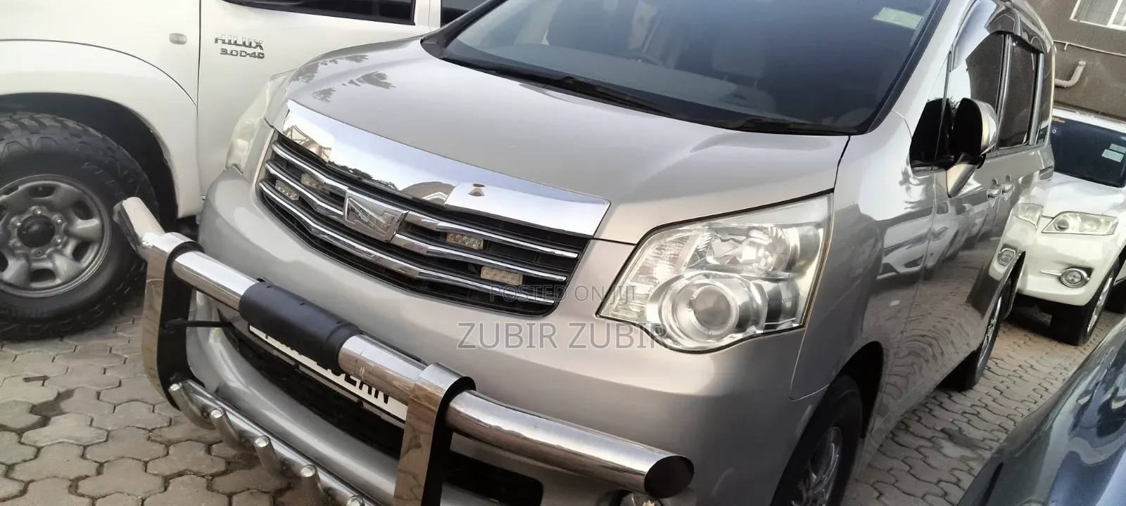 Toyota Noah 2011 Silver
