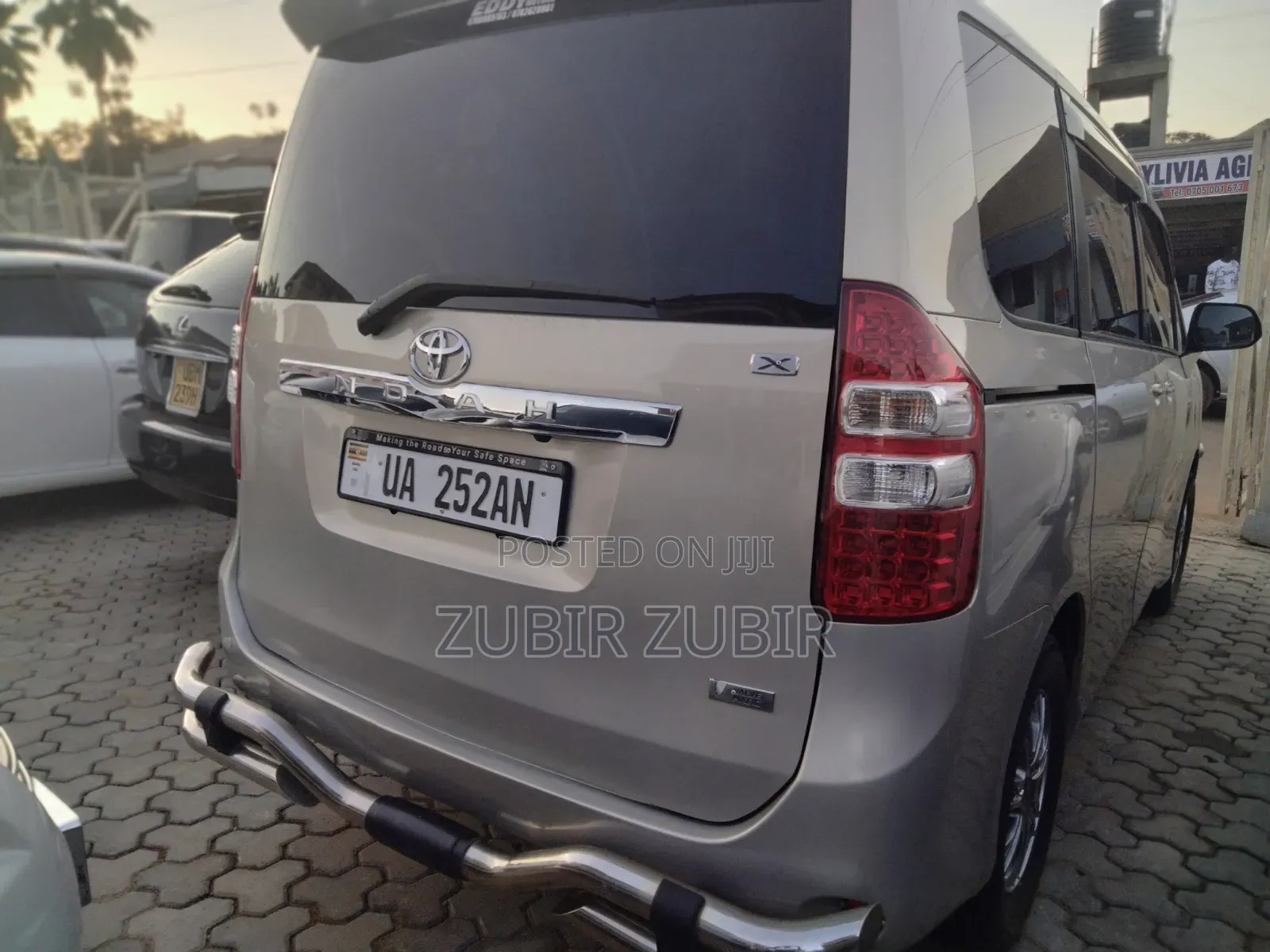Toyota Noah 2011 Silver