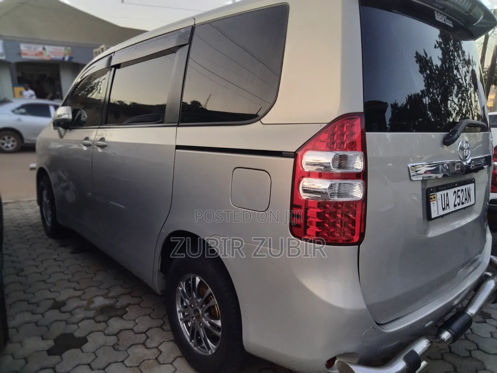 Toyota Noah 2011 Silver