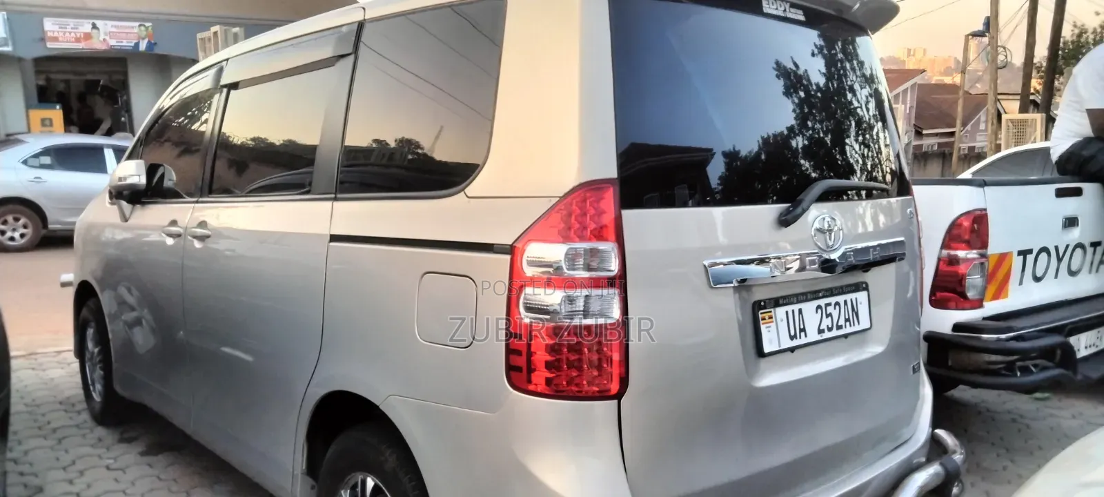 Toyota Noah 2011 Silver