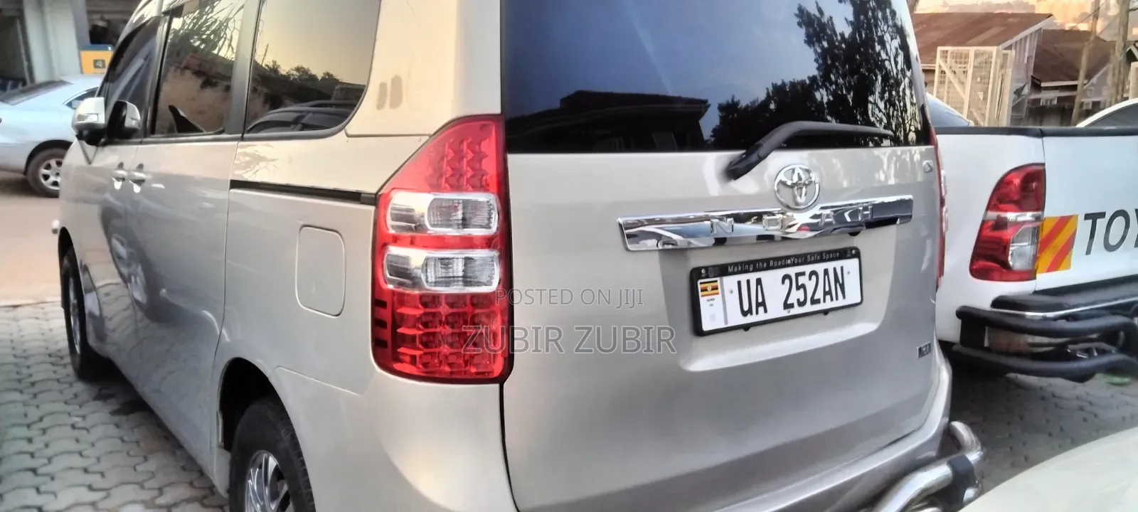 Toyota Noah 2011 Silver