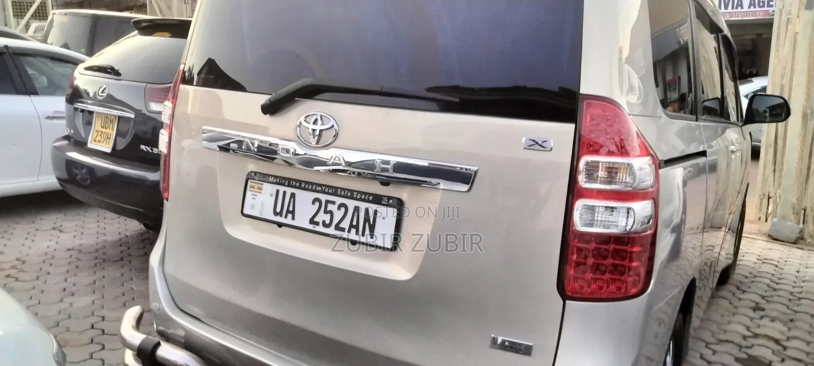 Toyota Noah 2011 Silver