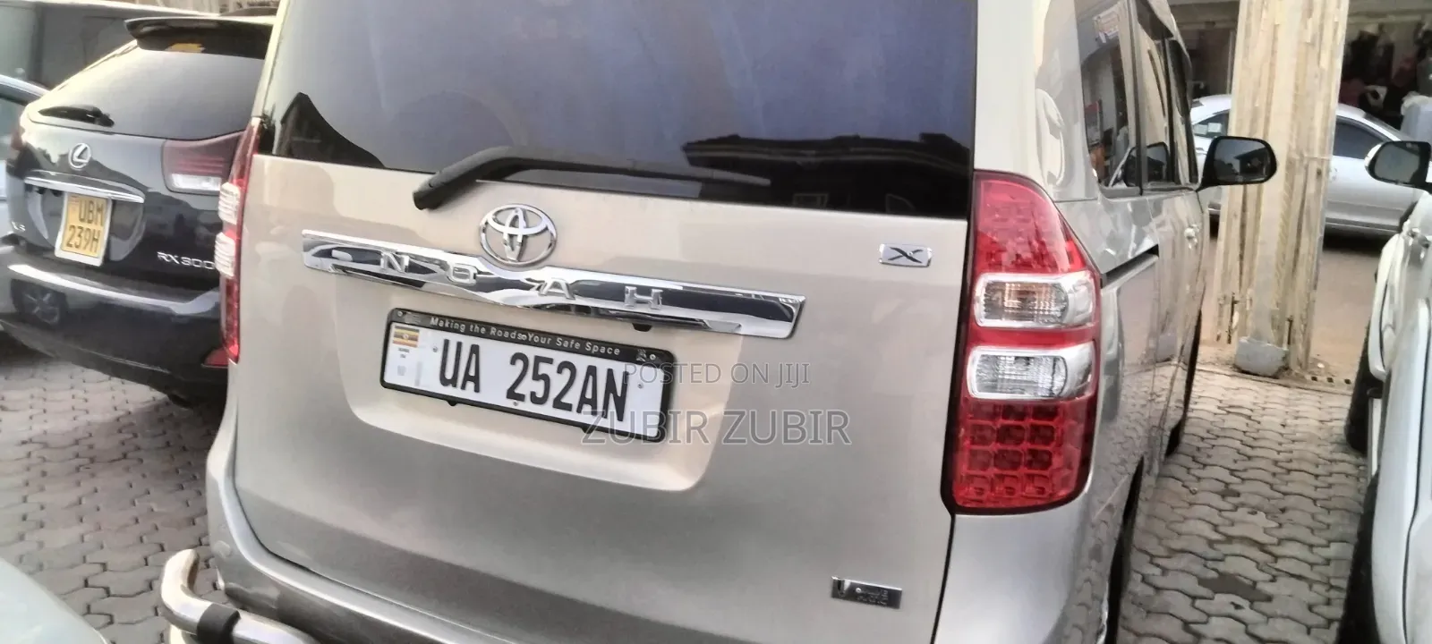 Toyota Noah 2011 Silver