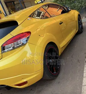 Renault Megane 2015 Yellow
