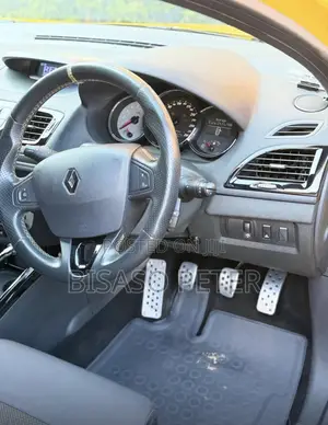 Renault Megane 2015 Yellow