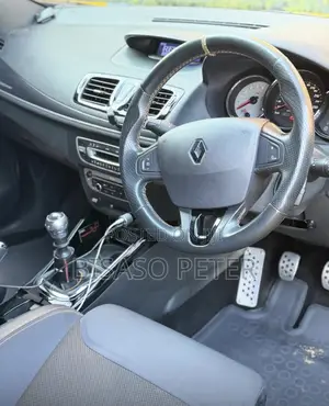 Renault Megane 2015 Yellow