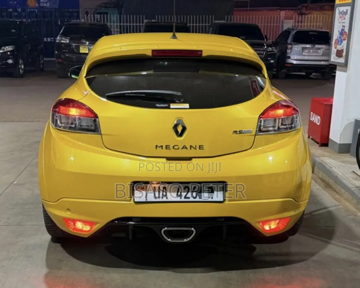 Renault Megane 2015 Yellow