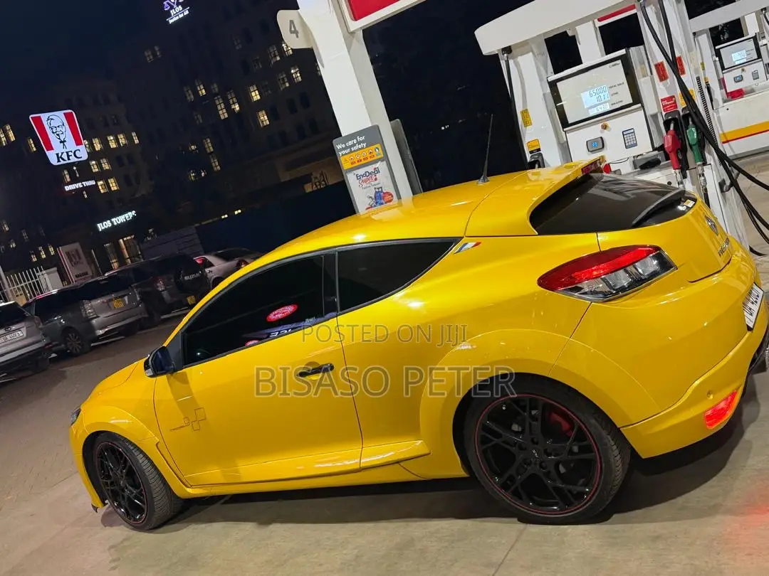 Renault Megane 2015 Yellow