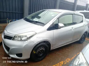 Toyota Vitz 2014 Silver
