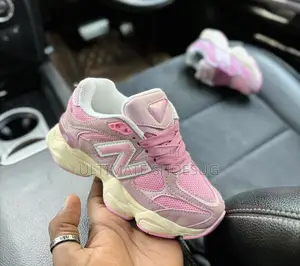 New Balance 9060 Pink