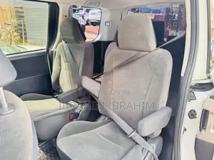 Toyota Noah 2.0 143hp AWD (7 Seater) 2011 White