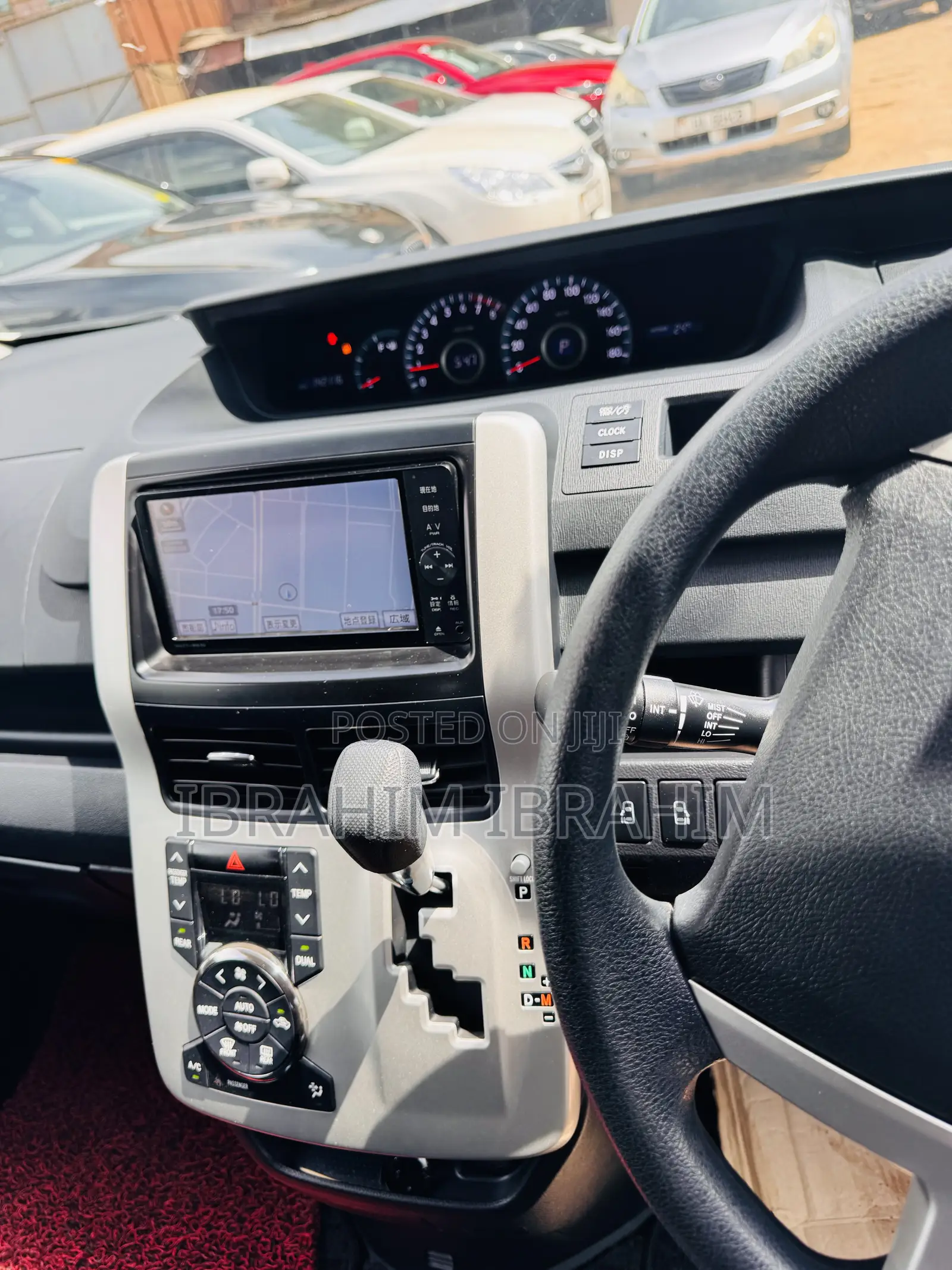 Toyota Noah 2.0 143hp AWD (7 Seater) 2011 White