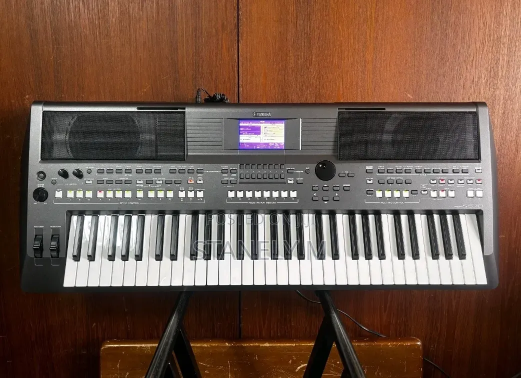 Uk Used Yamaha PSR S670 Keyboard Piano