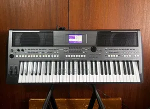 Uk Used Yamaha PSR S670 Keyboard Piano