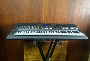 Uk Used Yamaha PSR S670 Keyboard Piano