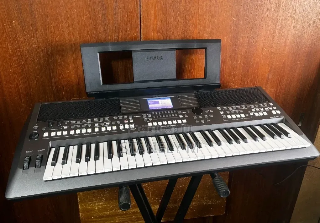 Uk Used Yamaha PSR S670 Keyboard Piano