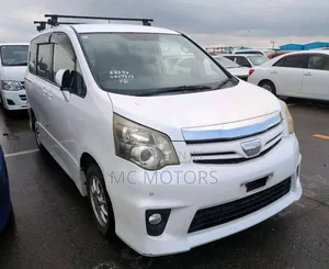 Toyota Noah 2012 White