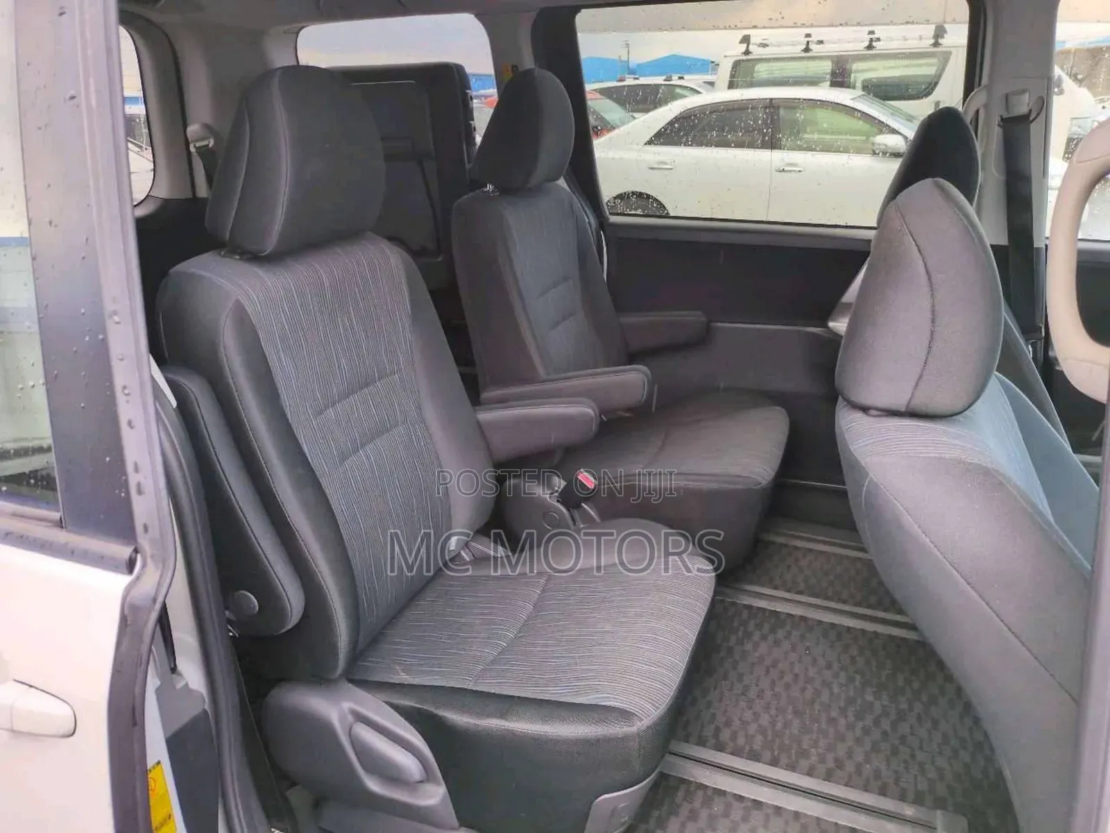 Toyota Noah 2012 White