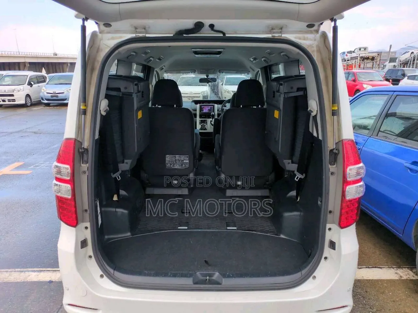 Toyota Noah 2012 White