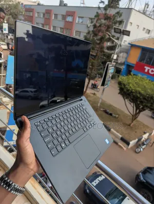 Laptop Dell Latitude 5530 16GB Intel Core i7 SSD 512GB