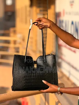 Its a Simple Womens Hand Bag