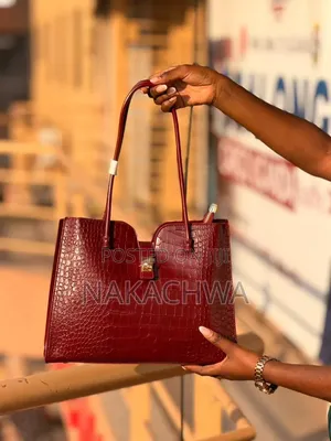 Its a Simple Womens Hand Bag