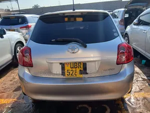 Toyota Auris 2011 Silver