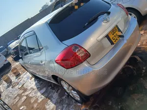 Toyota Auris 2011 Silver