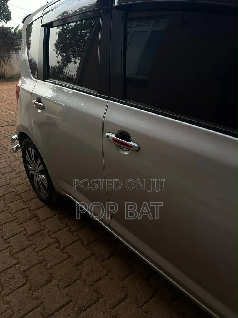 Toyota Ractis 1.5 AWD 2012 Silver