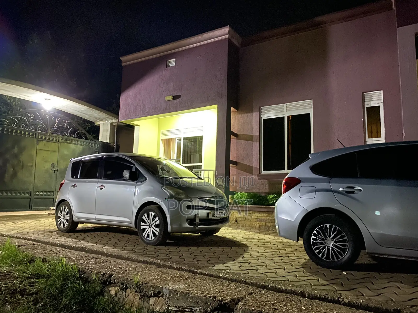 Toyota Ractis 1.5 AWD 2012 Silver
