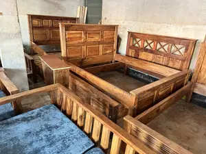 Solid Mugavu Queen Bed