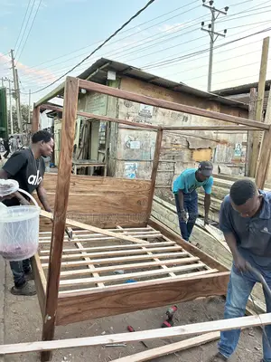 Solid King Mugavu Bed