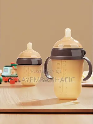 Anti-Colic Silicone Baby Feeding Bottle With Handles (250ml)
