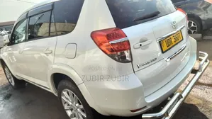 Toyota Vanguard 2011 White