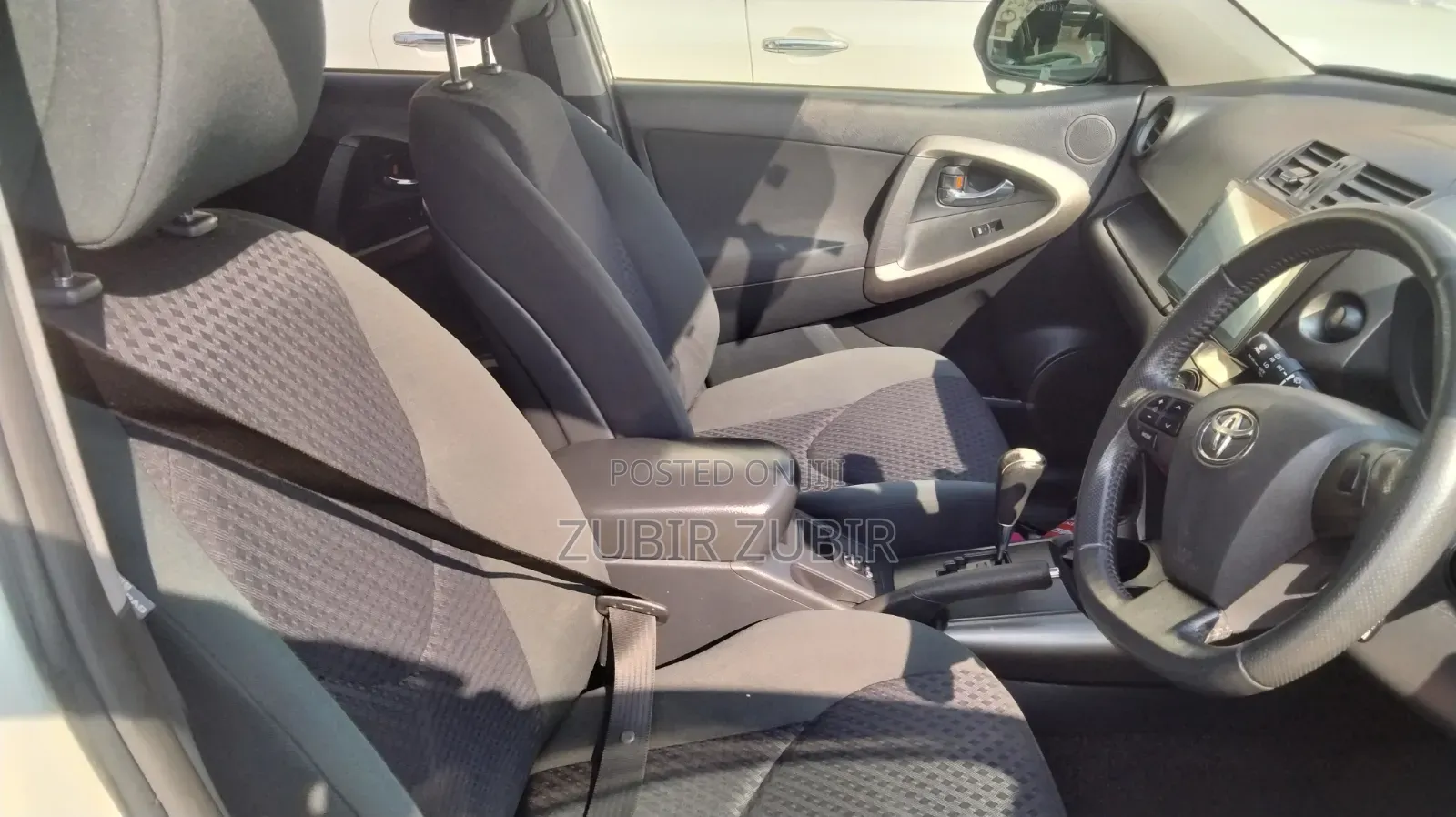 Toyota Vanguard 2011 White
