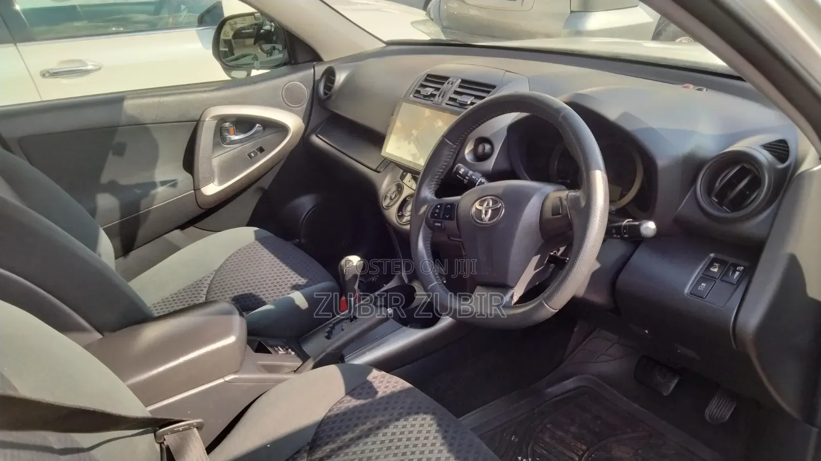 Toyota Vanguard 2011 White