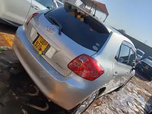 Toyota Auris 2011 Silver