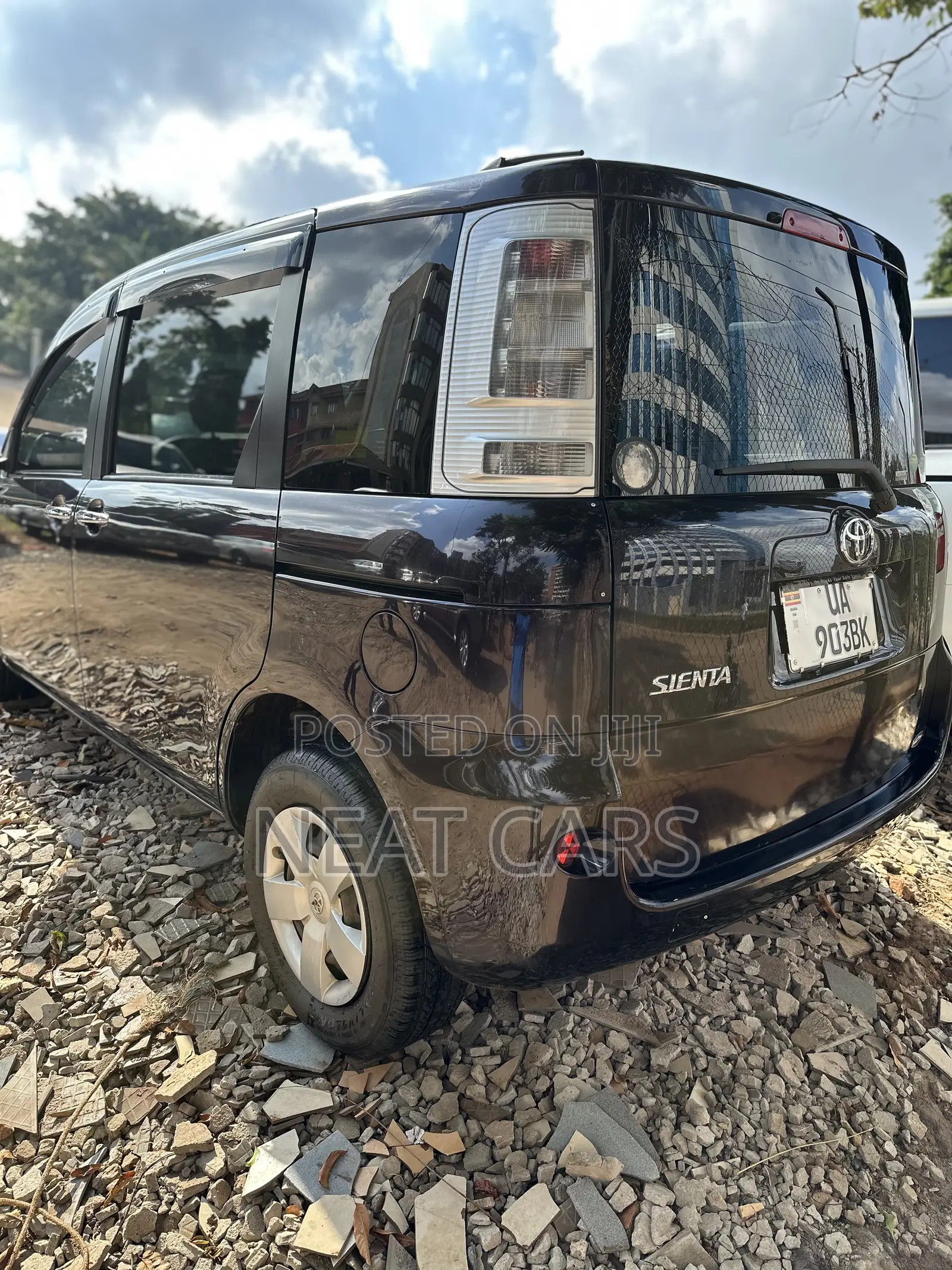 Toyota Sienta 2012 Maroon
