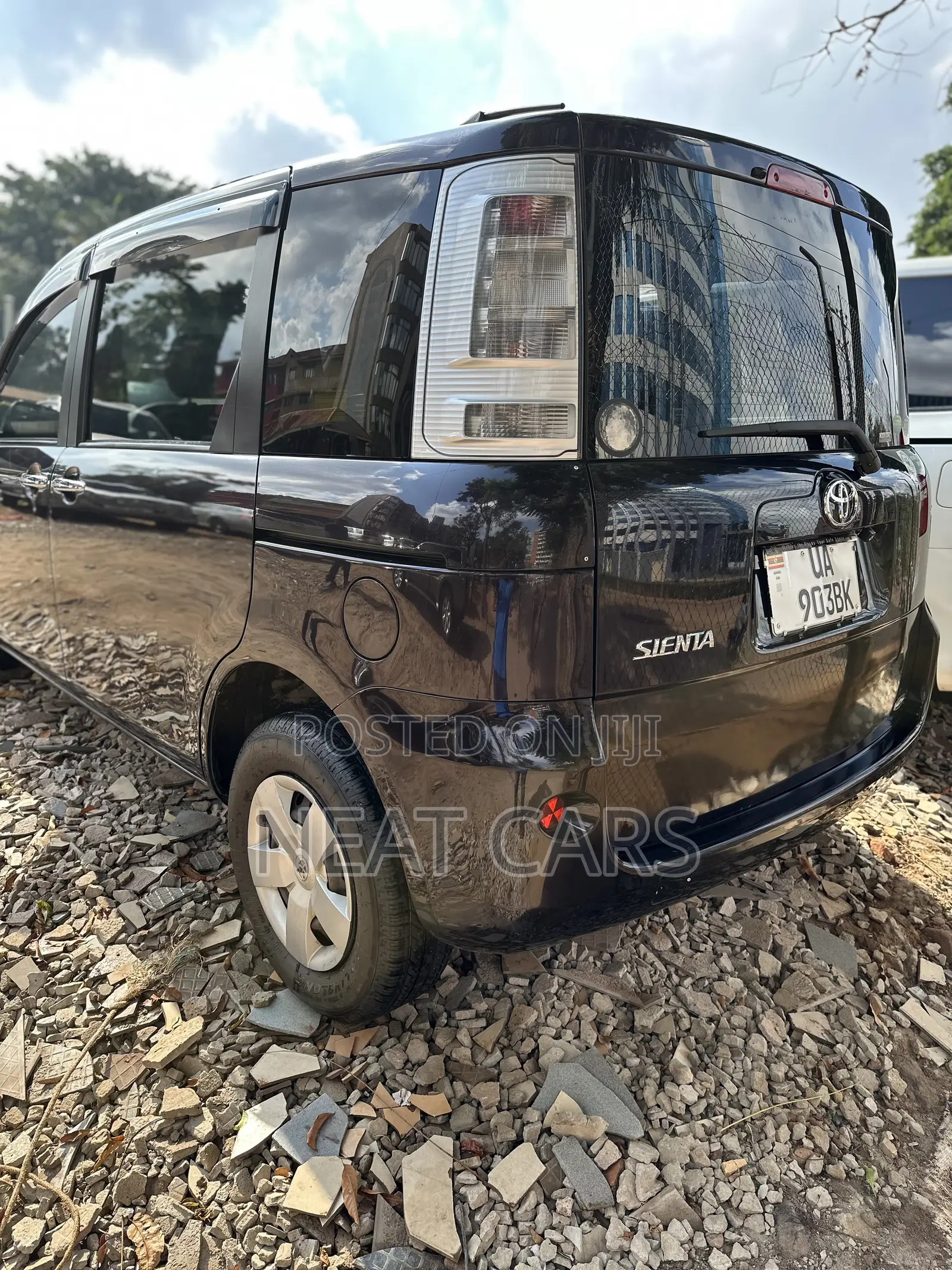 Toyota Sienta 2012 Maroon
