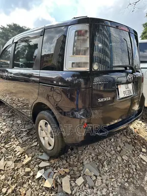 Toyota Sienta 2012 Maroon