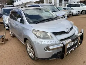 Toyota IST 2010 White