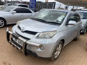 Toyota IST 2010 White