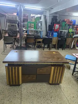 Elegant Office Table Elegant Office Table 1.4mtrs