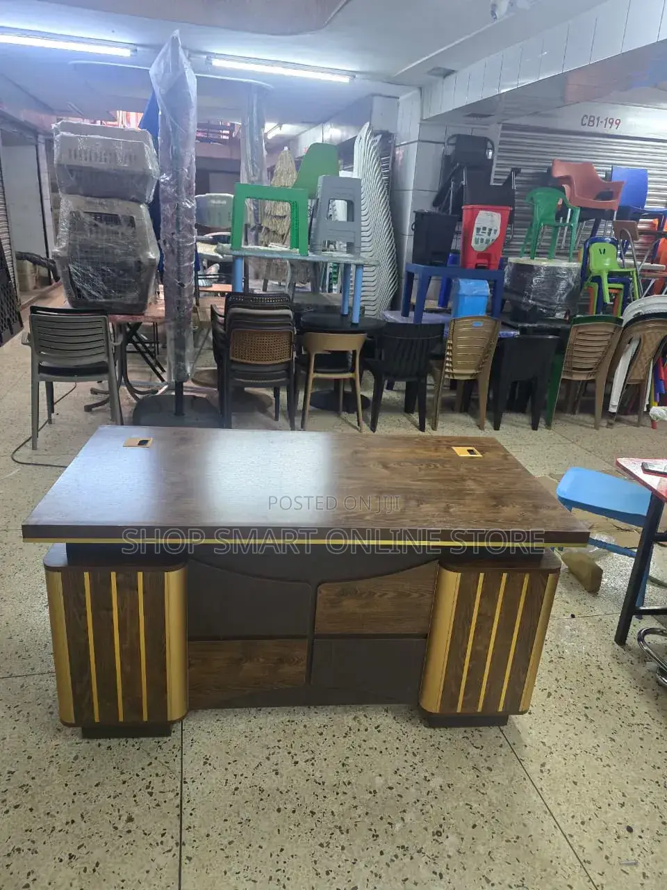 Elegant Office Table Elegant Office Table 1.4mtrs