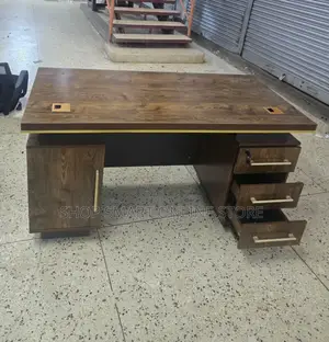 Elegant Office Table Elegant Office Table 1.4mtrs