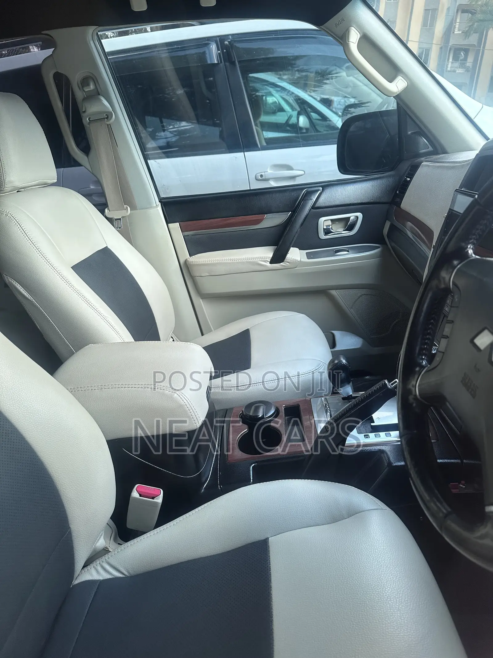 Mitsubishi Pajero 2008 Gold